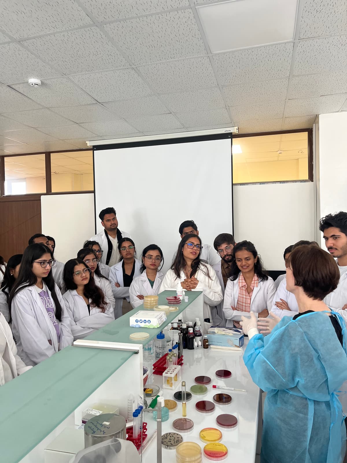 GIMSOC mentor-mentee program session with alumni guiding students